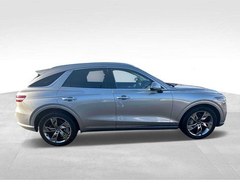 Used 2023 Genesis Electrified GV70 image 3