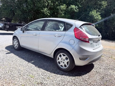 Used 2013 Ford Fiesta SE w/ Super Fuel Economy Pkg image 5