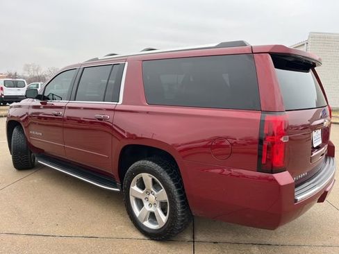 Used 2020 Chevrolet Suburban Premier image 4