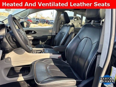 Used 2024 Chrysler Pacifica Limited image 24