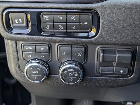New 2026 GMC Yukon AT4 w/ AT4 Premium Plus Package AWD/4WD image 24