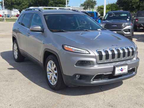 Used 2015 Jeep Cherokee Limited w/ Luxury Group AWD/4WD image 7