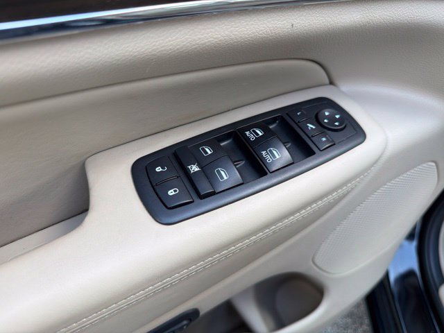 Used 2017 Jeep Grand Cherokee Overland w/ Jeep Active Safety Group RWD image 11