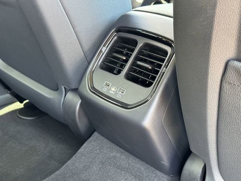 New 2025 VinFast VF 8 Eco AWD/4WD image 17