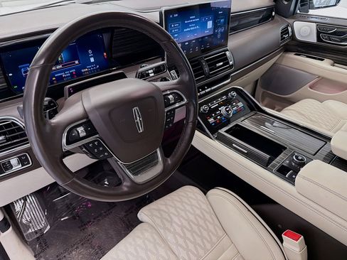 Used 2023 Lincoln Navigator Black Label AWD/4WD image 7