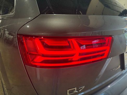 Used 2017 Audi Q7 3.0T Prestige AWD/4WD image 11