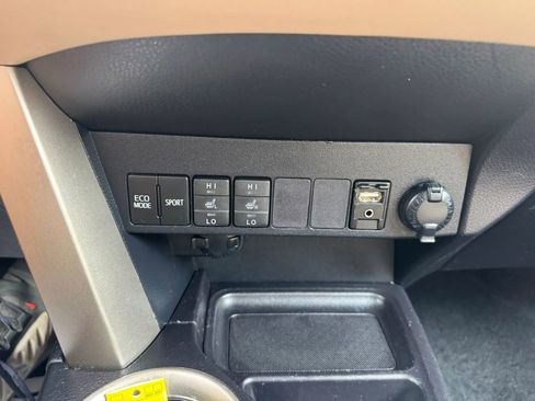 Used 2013 Toyota RAV4 Limited AWD/4WD image 22