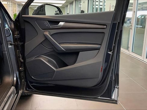 Used 2023 Audi Q5 2.0T Premium w/ Convenience Package image 23