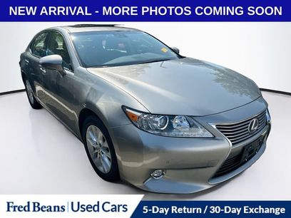Used 2015 Lexus ES 300h w/ Navigation System Package