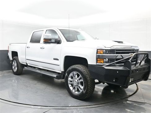 Used 2019 Chevrolet Silverado 2500 High Country w/ Duramax Plus Package image 2