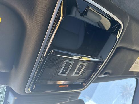 Used 2024 Land Rover Range Rover Velar Dynamic SE image 31