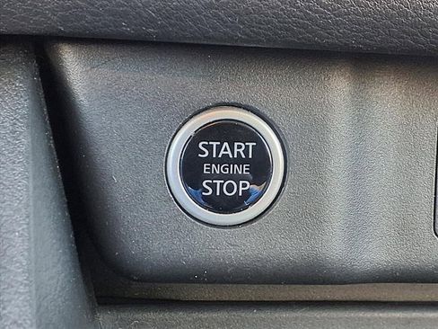 Used 2023 Nissan Rogue SV image 7