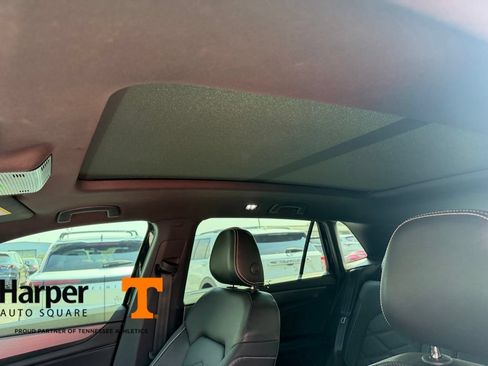 Used 2024 Volkswagen Atlas Cross Sport SE FWD image 19