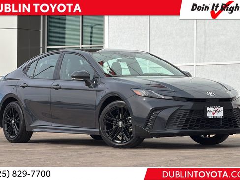 Certified 2025 Toyota Camry SE image 1