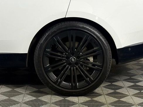 Used 2024 Land Rover Range Rover Long Wheelbase SE image 16