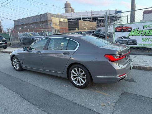 Used 2022 BMW 740i xDrive w/ Premium Package AWD/4WD image 6