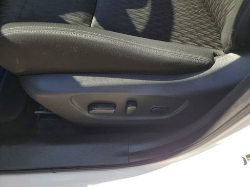 Used 2017 Nissan Rogue SV FWD image 24