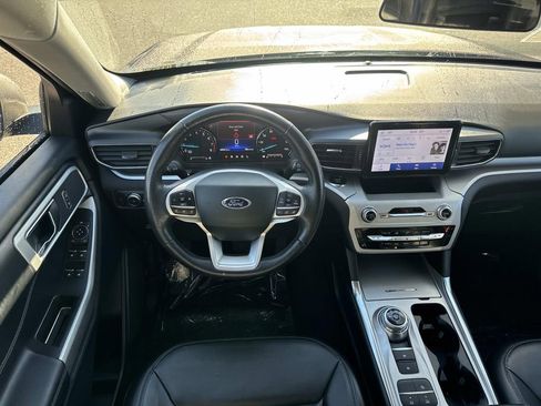 Used 2022 Ford Explorer XLT w/ Equipment Group 202A image 11