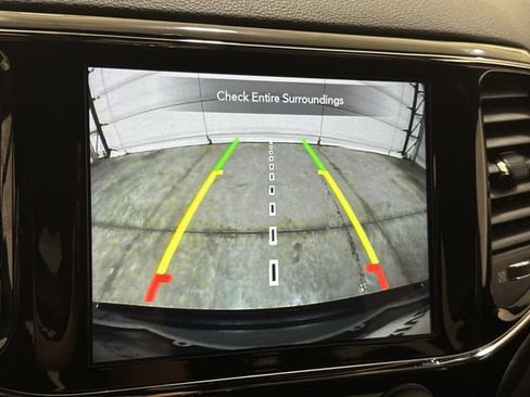 Used 2020 Jeep Grand Cherokee Altitude AWD/4WD image 15