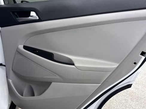 Used 2020 Hyundai Tucson SE image 16