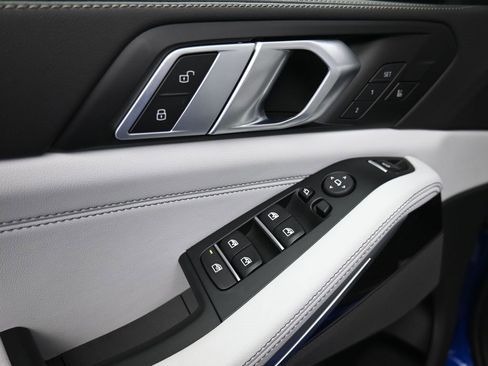 Used 2025 BMW X5 M60i image 9