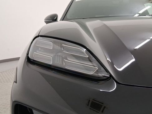 New 2025 Porsche Macan Electric image 11