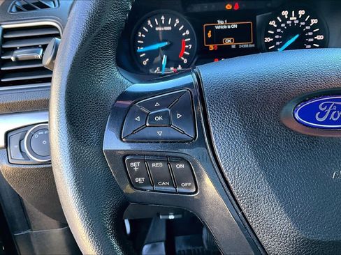 Used 2019 Ford Explorer XLT image 23