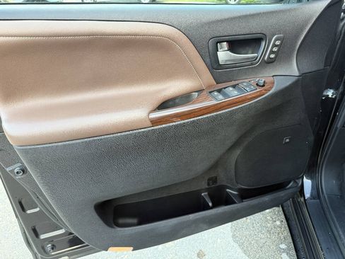 Used 2017 Toyota Sienna Limited Premium w/ Protection Package AWD/4WD image 35