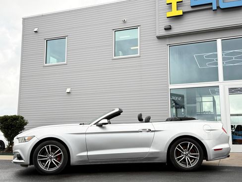 Used 2017 Ford Mustang Premium RWD image 19