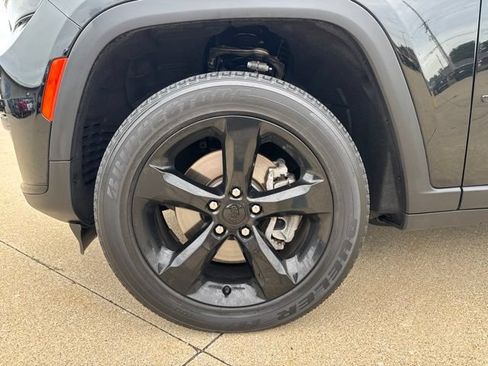 Used 2023 Jeep Grand Cherokee L Laredo AWD/4WD image 12