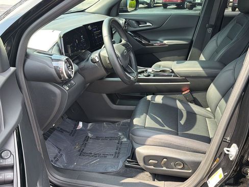 Used 2026 Chevrolet Equinox LT w/ Convenience Package II FWD image 10