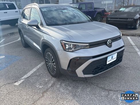 Used 2025 Volkswagen Taos SE image 7