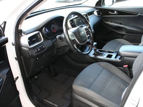 Used 2020 Kia Sorento LX w/ LX I4 Convenience Package FWD image 12