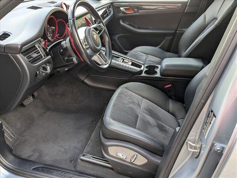 Used 2021 Porsche Macan image 17