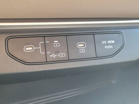 Used 2025 Kia Carnival FWD image 21
