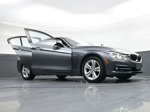 Used 2018 BMW 330i xDrive Sedan w/ Convenience Package image 42