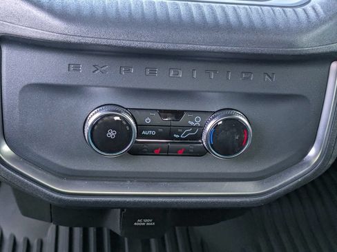 Used 2025 Ford Expedition Max Platinum w/ Stealth Performance Package AWD/4WD image 17