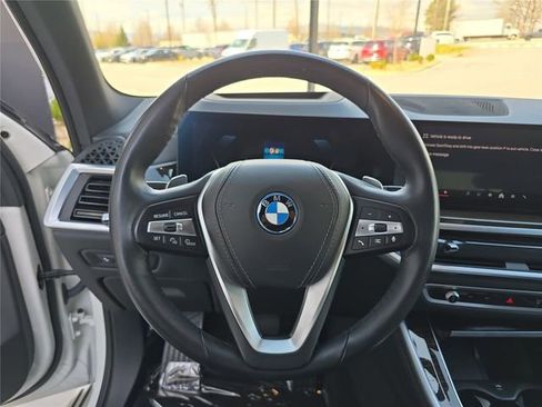 Used 2024 BMW X5 xDrive50e AWD/4WD image 32
