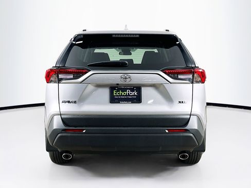 Used 2025 Toyota RAV4 XLE w/ Convenience Package FWD image 7