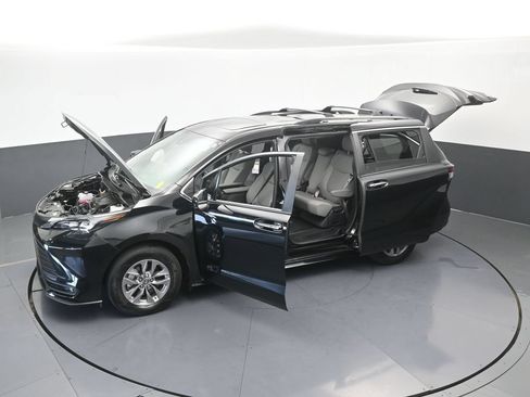 Used 2025 Toyota Sienna XLE w/ XLE Plus Package FWD image 68