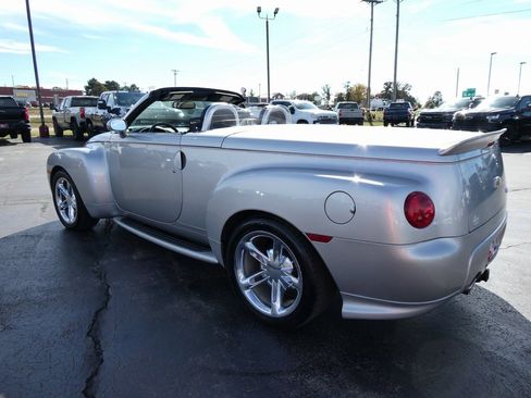 Used 2005 Chevrolet SSR Base 2D Standard Cab w/ Preferred Equipment Group image 18