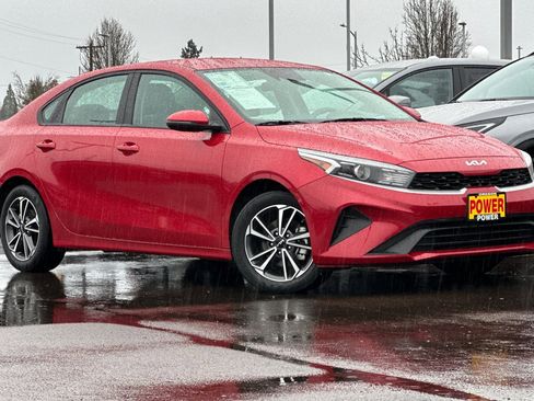 Used 2022 Kia Forte LXS w/ LXS Technology Package image 2