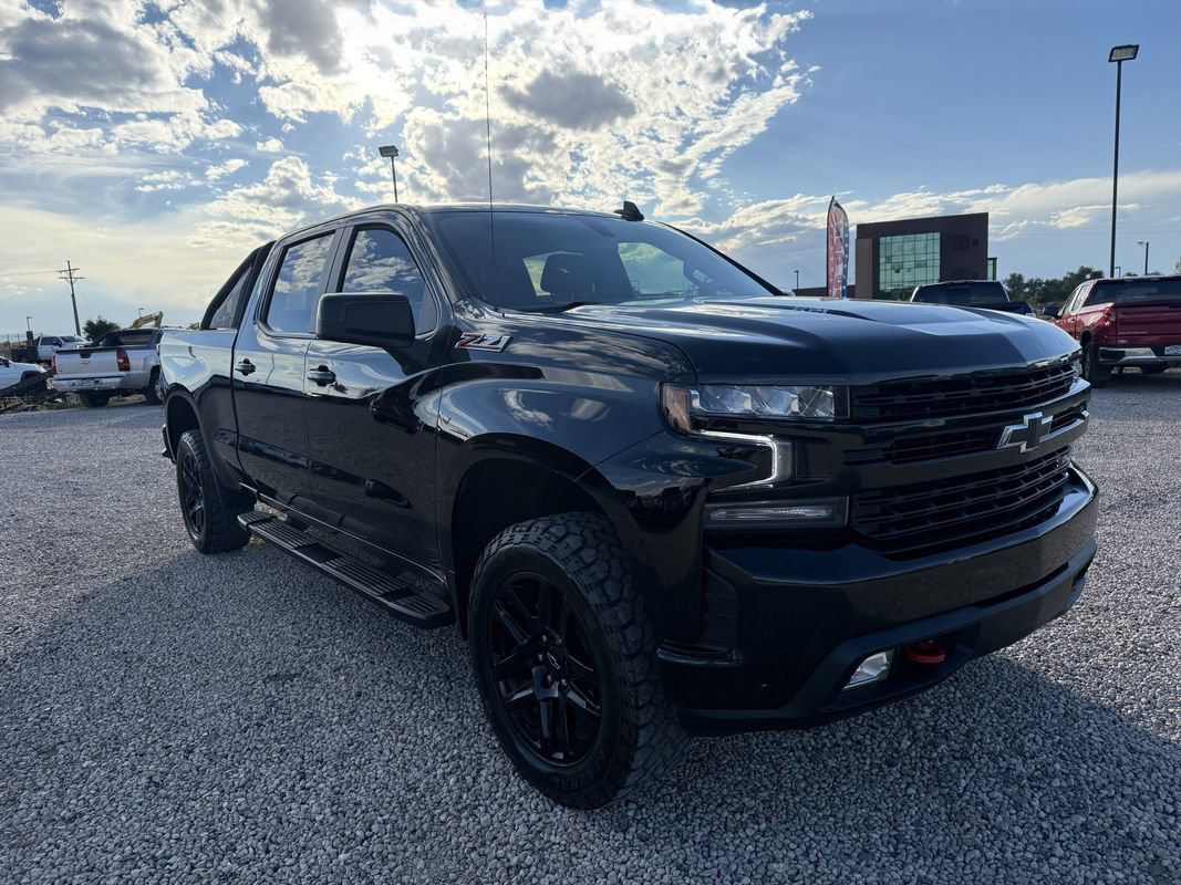 Used 2021 Chevrolet Silverado 1500 LT Trail Boss w/ Convenience Package II AWD/4WD image 2