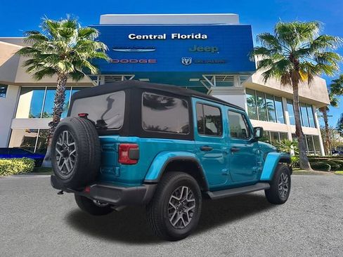 Used 2024 Jeep Wrangler Unlimited Sahara w/ Technology Group AWD/4WD image 5
