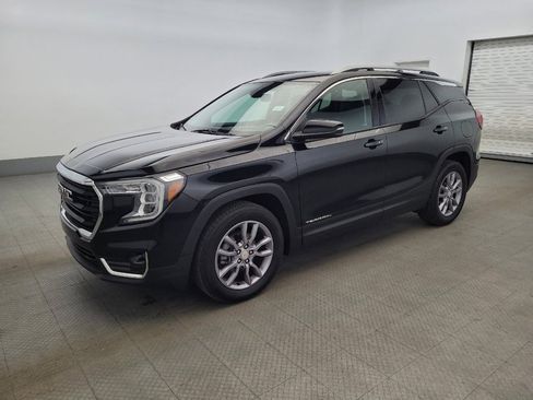 Used 2024 GMC Terrain SLT image 2