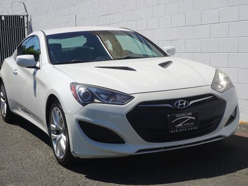Used 2013 Hyundai Genesis 2.0T image 7