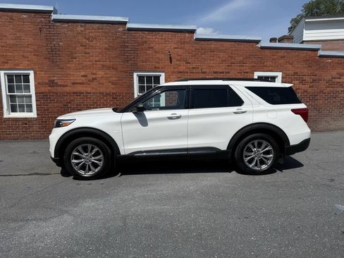 Used 2020 Ford Explorer XLT w/ Equipment Group 202A AWD/4WD image 1