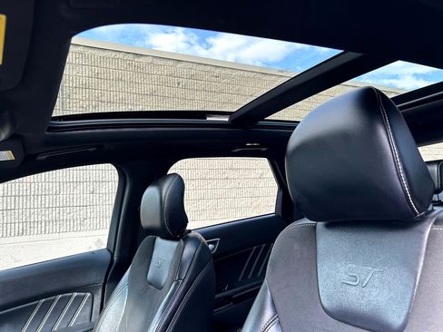 Used 2019 Ford Edge ST w/ Convenience Package image 11