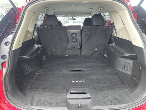 Used 2017 Nissan Rogue SV AWD/4WD image 12
