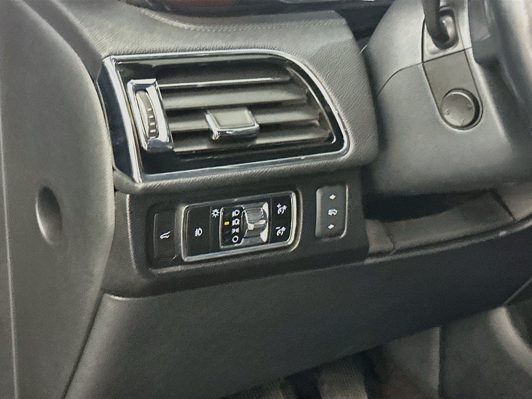 Used 2024 Lincoln Navigator Premiere AWD/4WD image 17
